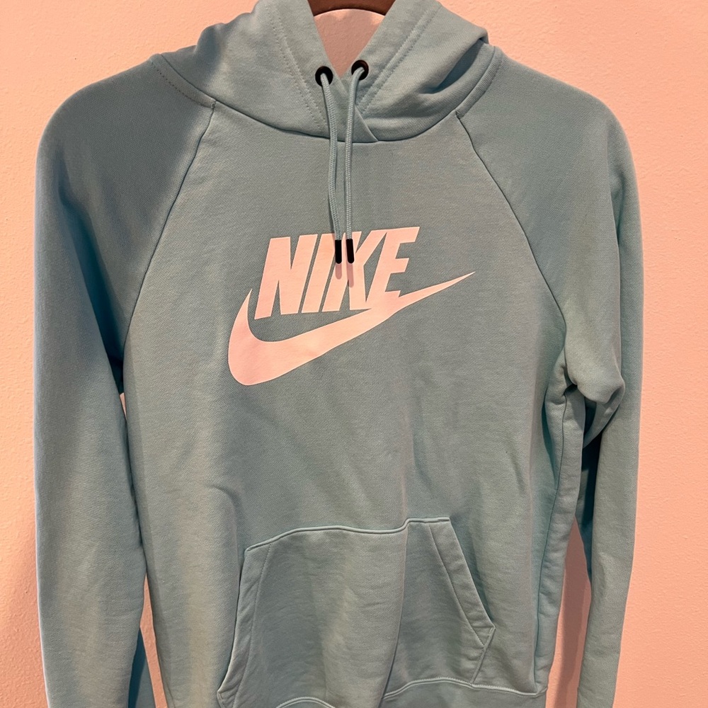 Nike Sportswear Women's Essential Fleece Pullover Hoodie